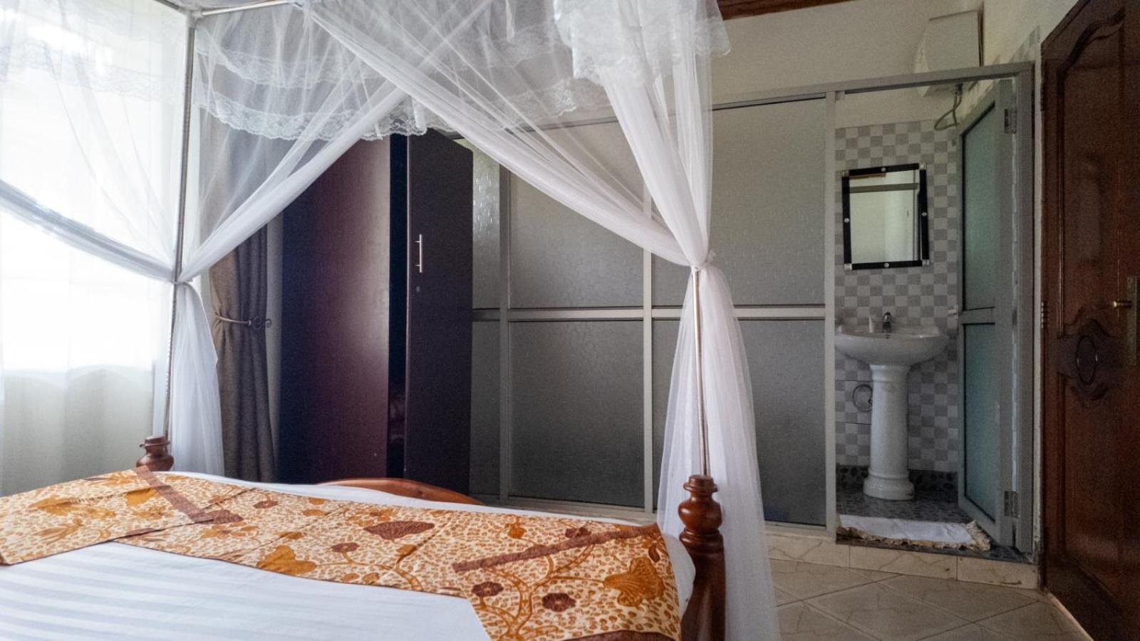 Riverside Resort Hotel Kabale Exterior foto